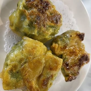 Pan - Fried Shrimp & Chives Cake / 煎韮菜鮮蝦餅