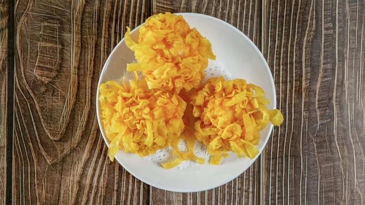 Deep - Fried Shrimp Balls / 雀巢酥炸蝦丸.