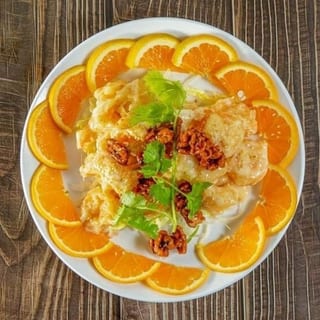 30. Honey Walnut Shrimp / 西汁合桃蝦