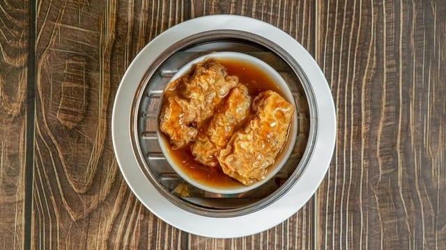 Bean Curd Roll W/ Abalone Sauce / 鮑汁蒸溜皮卷.