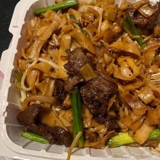 93. Soy Sauce Beef Chow Fun (Dry) / 干炒牛河