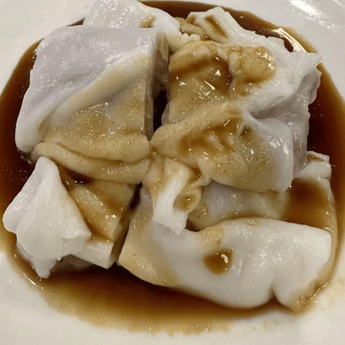 BBQ Pork Rice Rolls / 蔥粒叉燒腸.