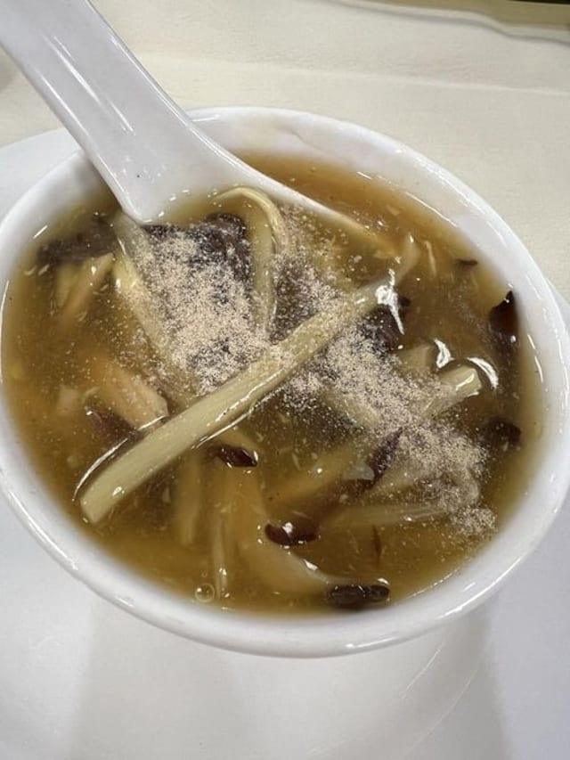 13. Hot & Sour Soup (No Meat) / 素酸辣湯.